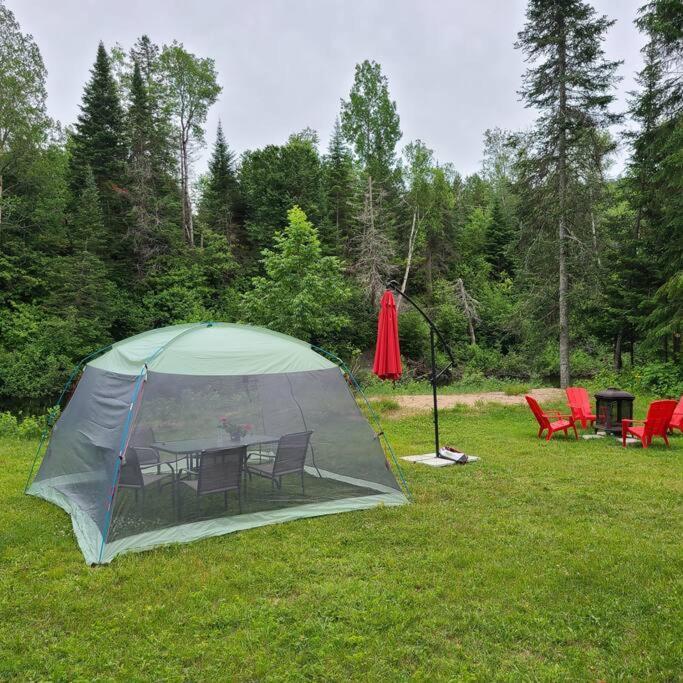 Chalet Riviere - Bord De Riviere - Romantique Saint-Alexis-des-Monts Luaran gambar